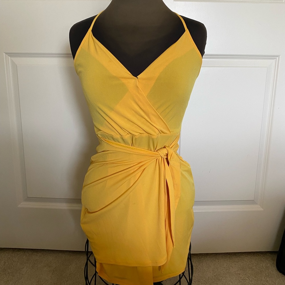 BCBG Yellow Mini Dress / Size Small / Worn twice
